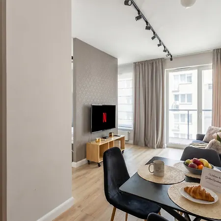 Urban Chic - Cozy - Center - Sienna Street