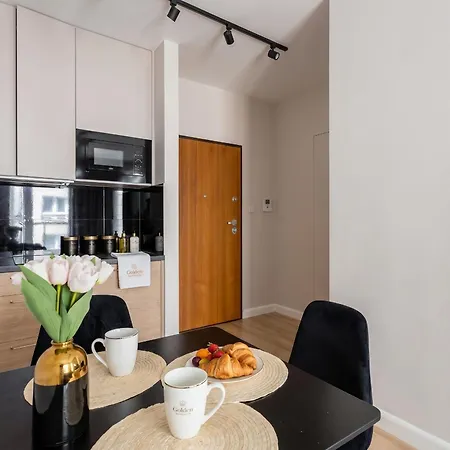 Urban Chic - Cozy - Center - Sienna Street *