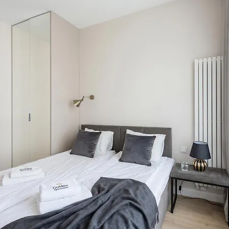 Urban Chic - Cozy - Center - Sienna Street