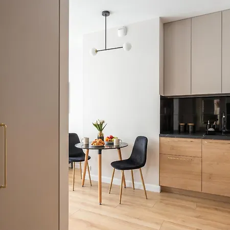 Urban Chic - Cozy - Center - Sienna Street *